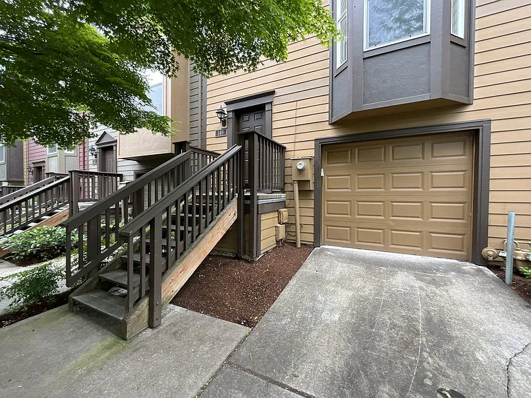 149 NE 75th Ave — Photo 3