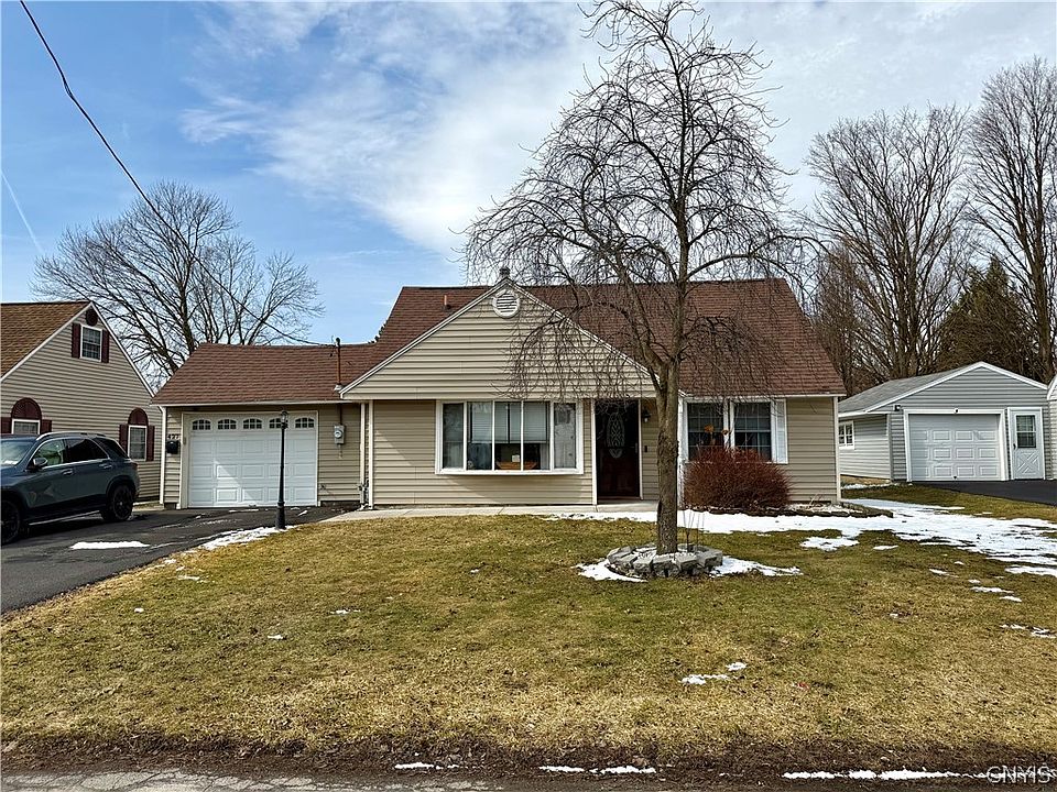 1st image of 427 Van Roen Rd