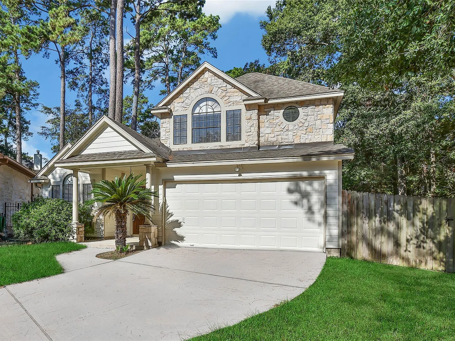 3 bed, 2.0 bath, 1379 sqft, $2,000 — Photo 2
