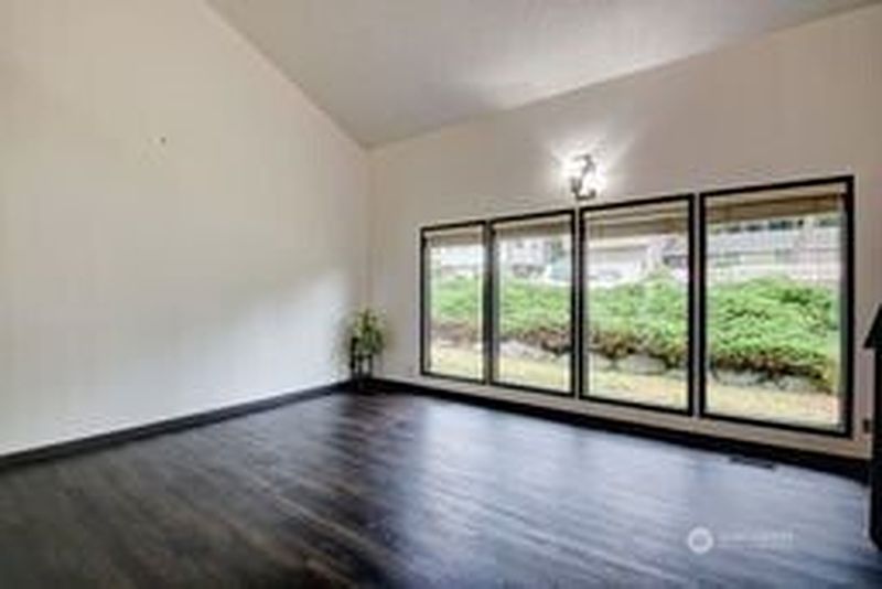 5th image of 960 SW Fairhaven Drive