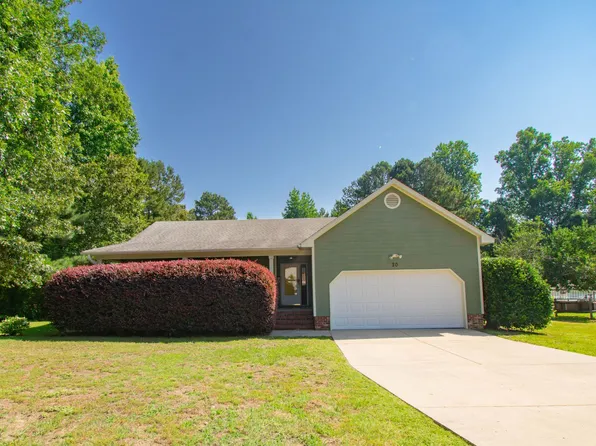 20 N Hillside Dr, Spring Lake, NC 28390