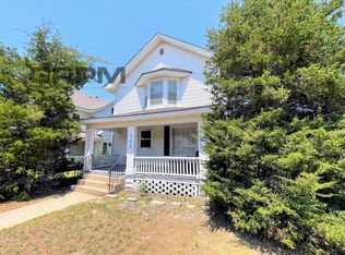 208 W 10th Ave, Hutchinson, KS 67501