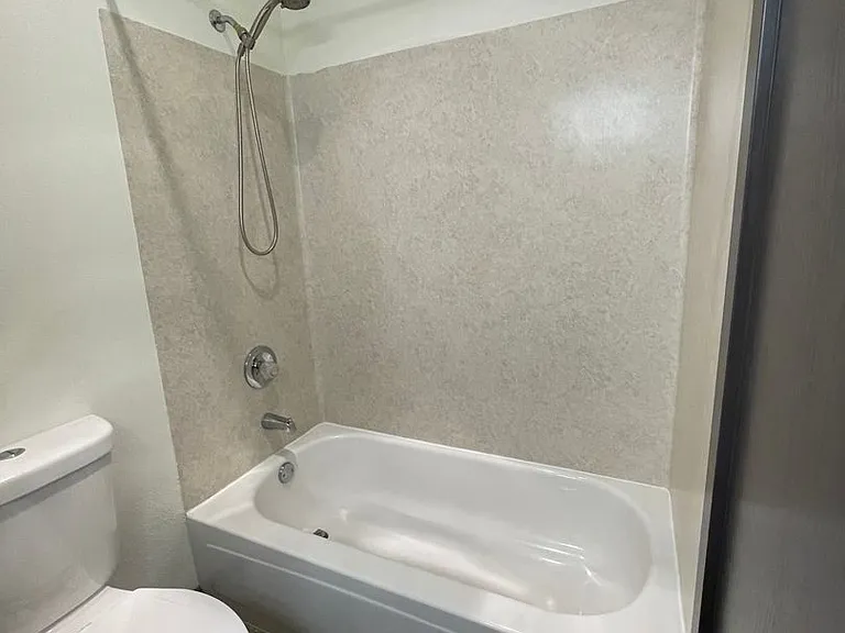 6040 Cali - Spacious 1 & 2 Units | Washer/Dryer | Private Balcony | Lots on Natural Light — Photo 49