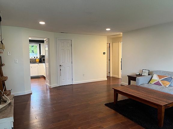 3rd image of 1255 NE Shannon Ct