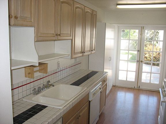2nd image of 2664 San Francisco Ave