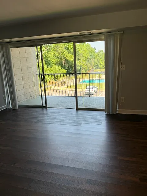2 bed, 933 sqft, $1,900 — Photo 3
