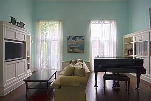 Sold by R New York | media 21