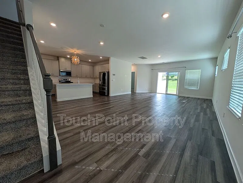 4 bed, 2.5 bath, 2518 sqft, $2,800 — Photo 4