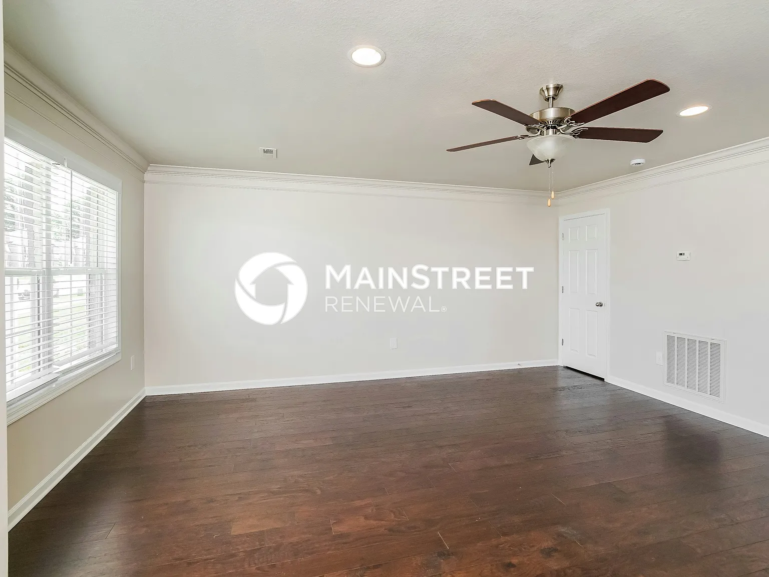 1133 Cloud View Dr — Photo 2