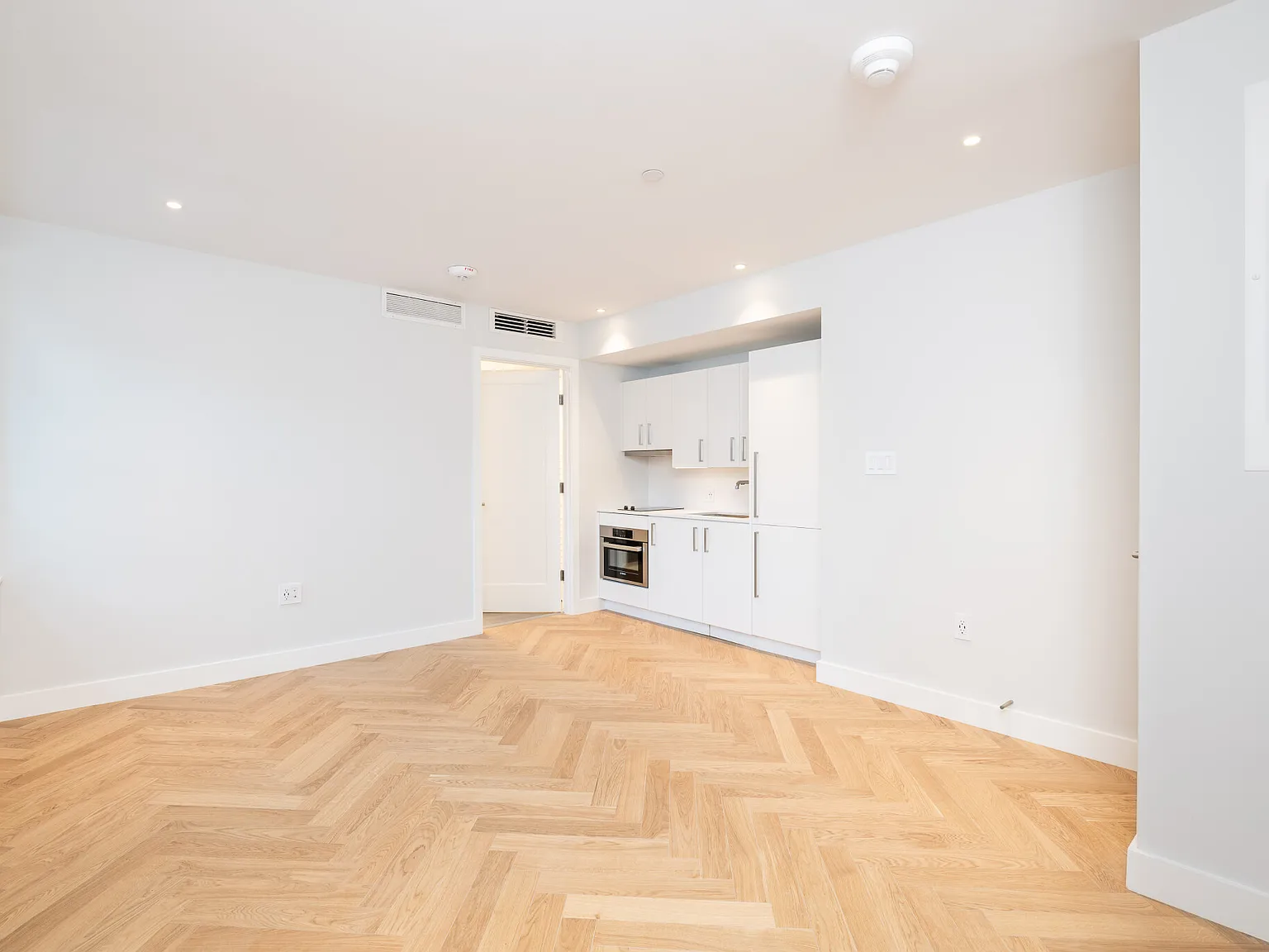 Studio, 1.0 bath, 315 sqft, $3,400 — Photo 2