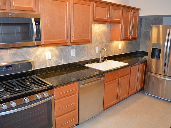 3rd image of 1716 Waverly Pl APT C