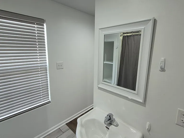 139 E South St — Photo 16