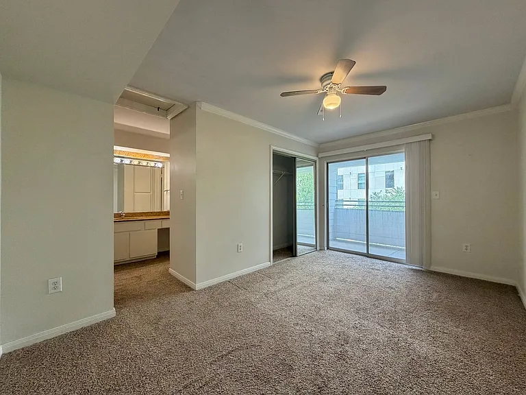 501 W 26th St #308 — Photo 9
