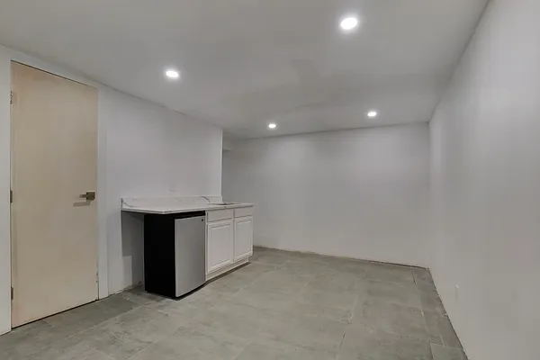 Rented by Compass | media 16