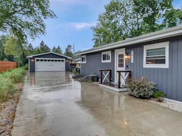 7453 North Mohawk ROAD, Milwaukee, WI 53217