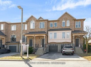 19 Foxchase Ave #61, Vaughan, ON L4L9N1