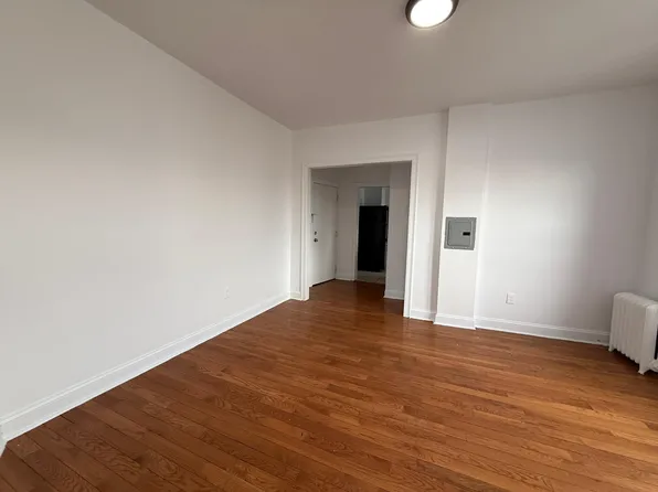 485 Garfield Avenue image 1 of 3