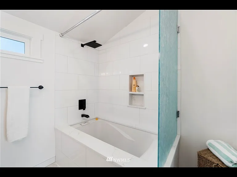 10924 SE 304th St — Photo 1