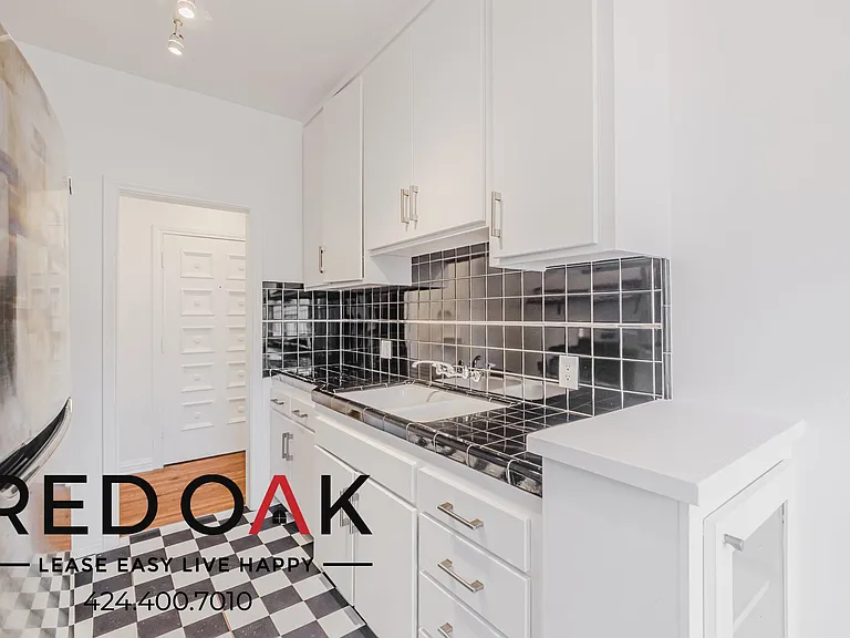 180 S Sycamore Ave #201 — Photo 11