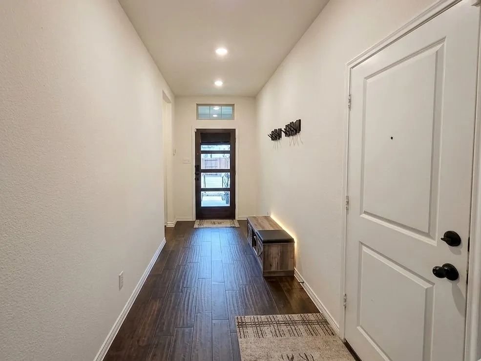 4 bed, 2292 sqft, $2,700 — Photo 2