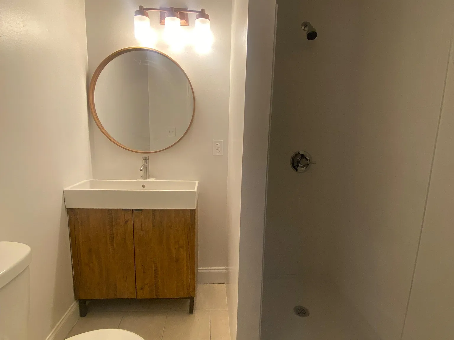 4 bed, 3.0 bath, 2105 sqft, $819 — Photo 3