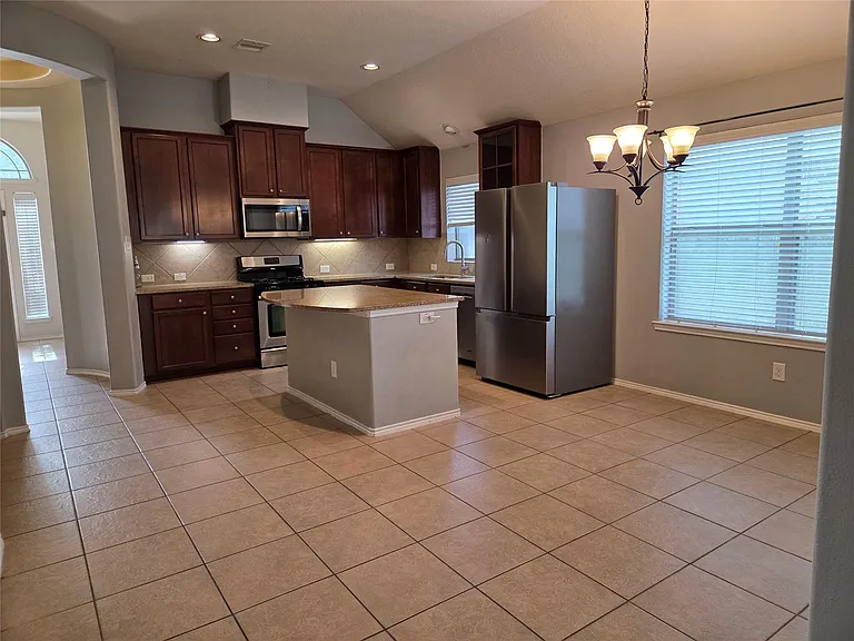 219 Golden Grain Dr — Photo 3