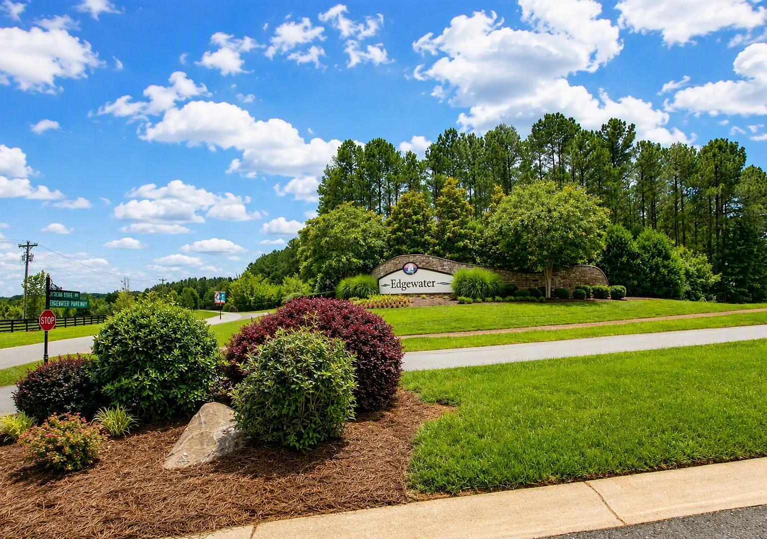 Experience Lakeside and Resort-Style Townhome Living in Edgewater | 3 Bed, 2.5 Bath - Leasing Now — Photo 3