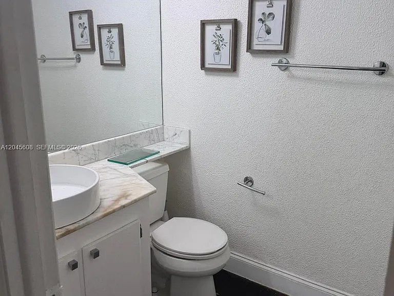 600 NE 36th St #22 — Photo 12
