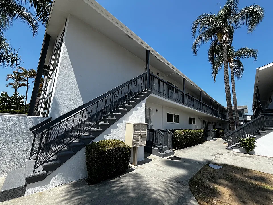 214 N Moore Ave #10