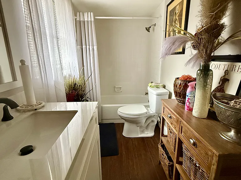 945 Chevy Chase St — Photo 15