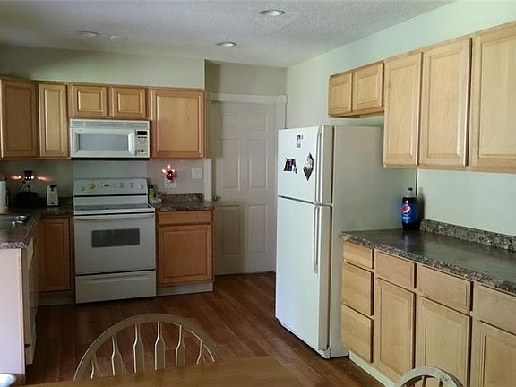 5th image of 138 Waterman Dr
