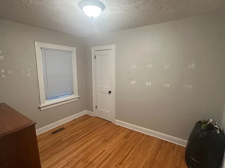 1001 E Loren St — Photo 4