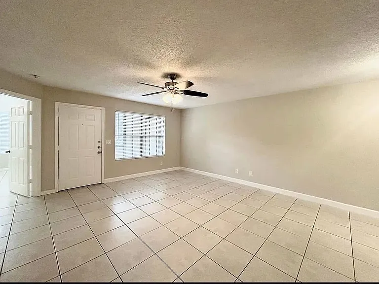375 Lake Ontario Ct — Photo 1