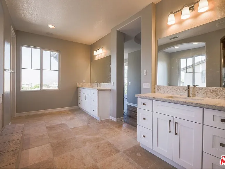 22430 Leisure Dr — Photo 28