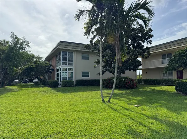 4 Vista Gardens Trl APT 103, Vero Beach, FL 32962