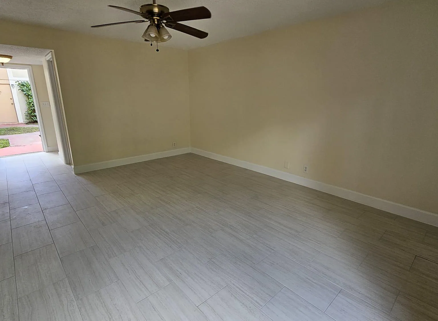 2 bed, 1.5 bath, 1099 sqft, $1,900 — Photo 4