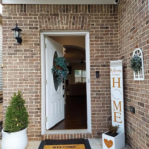 5240 Cedar Shoals Dr — Photo 2