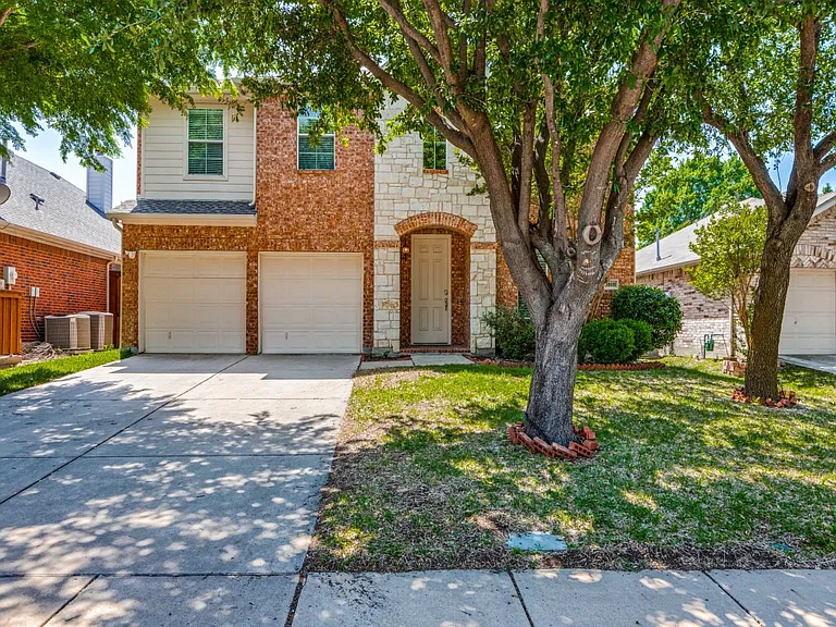 3808 Oakhurst Ln — Photo 1