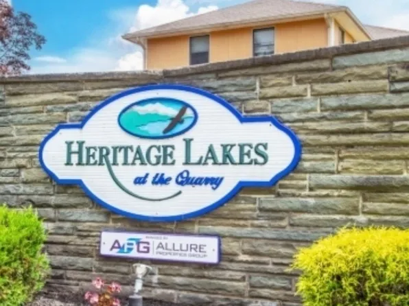 47 Burlington Ct, Hamburg Boro, NJ 07419