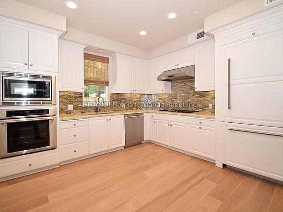 5th image of 60 Camellia Cir