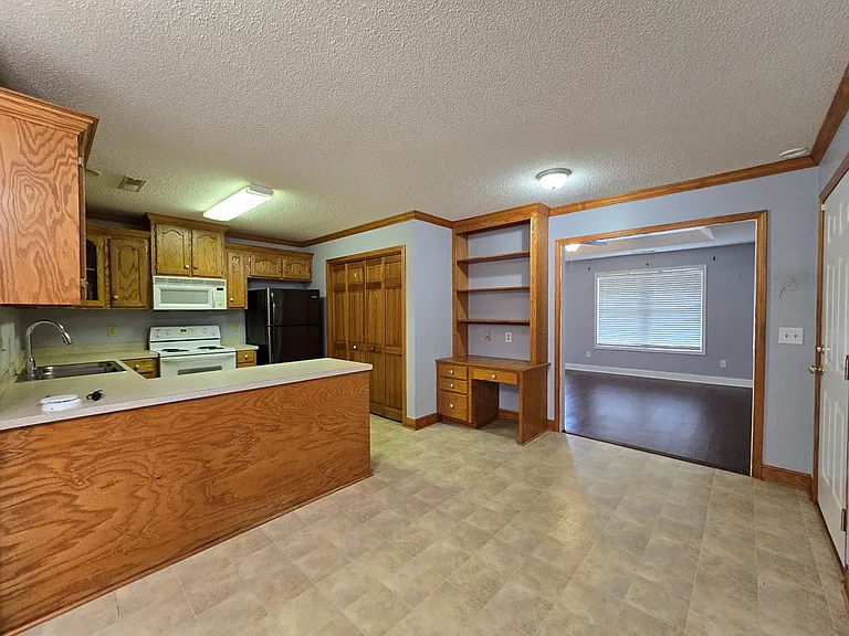 3563 Beacon Dr — Photo 7
