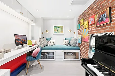 Sold by The SIMPLE Real Estate Co