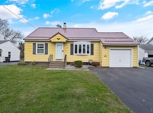 115 Stephen Pl, North Syracuse, NY 13212