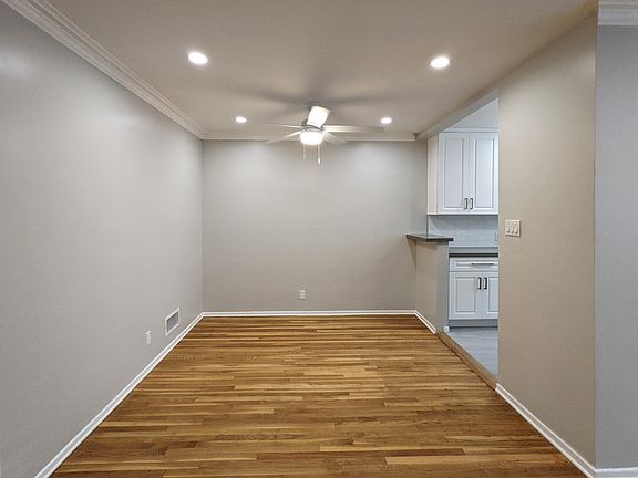 4th image of 458 S Oakhurst Dr APT 5