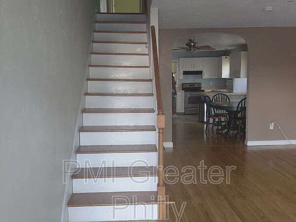 3rd image of 687 Mansion St
