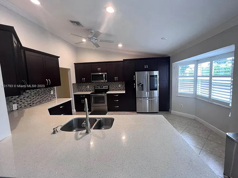 1464 SW 97th Way — Photo 7