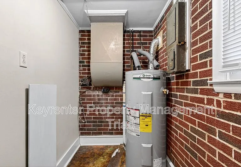 1821 W Meadowview Rd — Photo 32