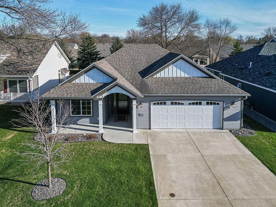 1st image of 28 Waterford Ln