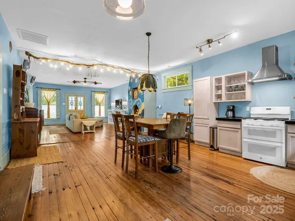 2622 Greenville Hwy, Flat Rock, NC 28731