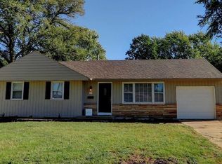 215 SW Opal Dr, Lees Summit, MO 64081
